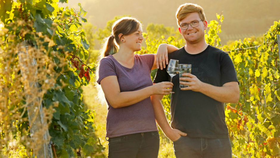 Yvonne Libelli und Martin Lucas im Weinberg
