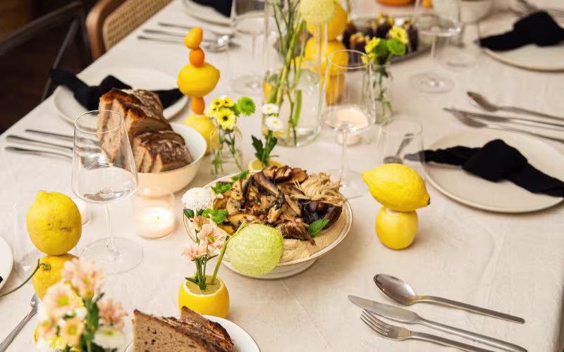 Supper Club von Entkorkte Kunst x Pellizco Aktmalerei bei Entkorkte Kunst (1)